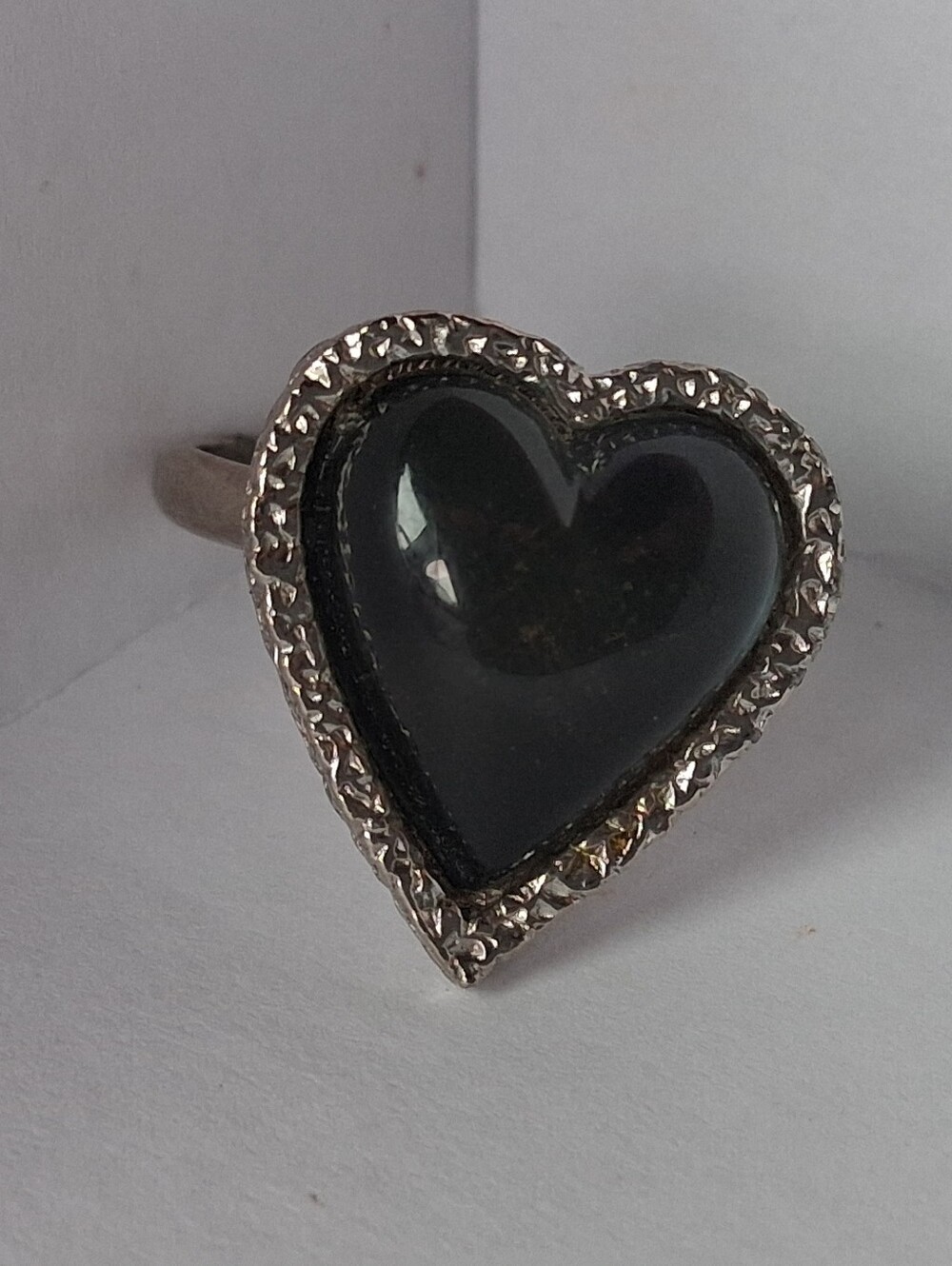 Onyx Heart Shape Stone Ring Gemstone border